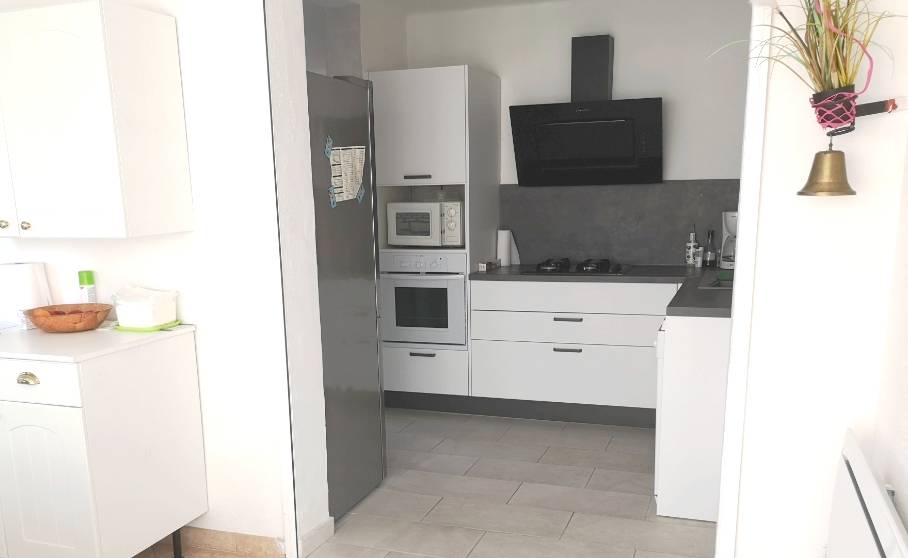 Appartement en bas de villa avec jardin à vendre à Six Fours