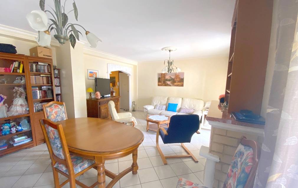 Appartement F4 en premier étage à vendre à Six-Fours