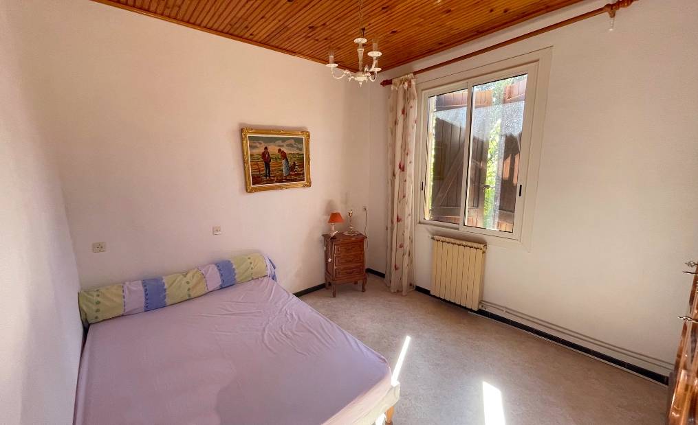 Maison avec deux garages à vendre par agence immobilière