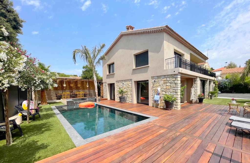 Propriété des années 60 restaurée à vendre à Sanary