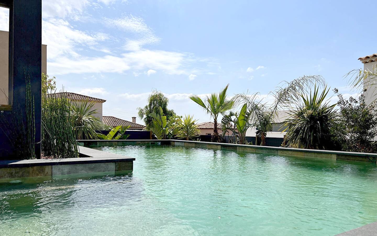 A VENDRE VILLA 6 PIECES NEUVE CONTEMPORAINE AVEC PISCINE ET VUE MER A BANDOL