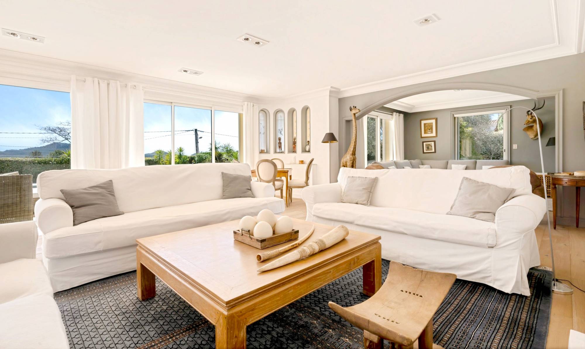 Maison moderne en vente par un groupe immobilier, leader du réseau Orpi France