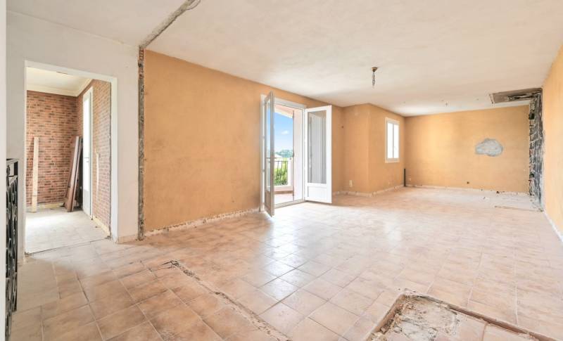 Haut de villa à rénover à vendre par notre agence immobilière de Sanary-sur-Mer