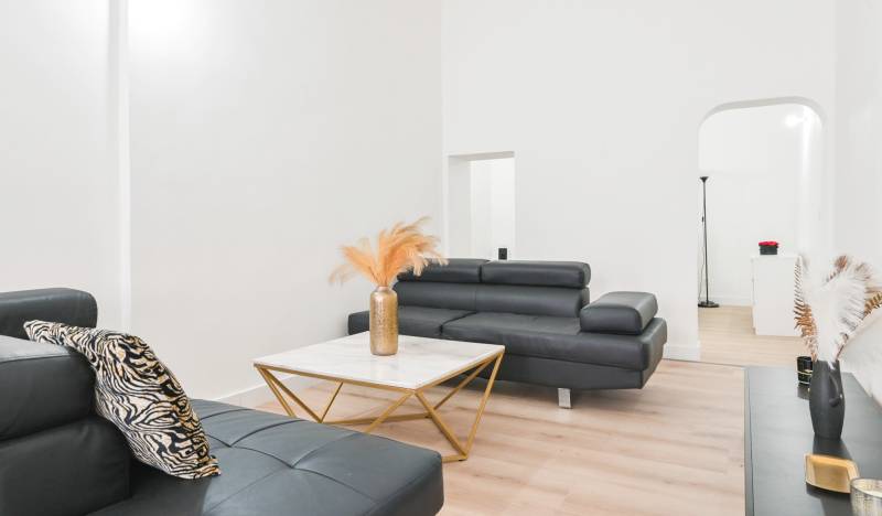 Appartement 2 pièces climatisé avec chambre à vendre dans l'hypercentre de Sanary-sur-Mer