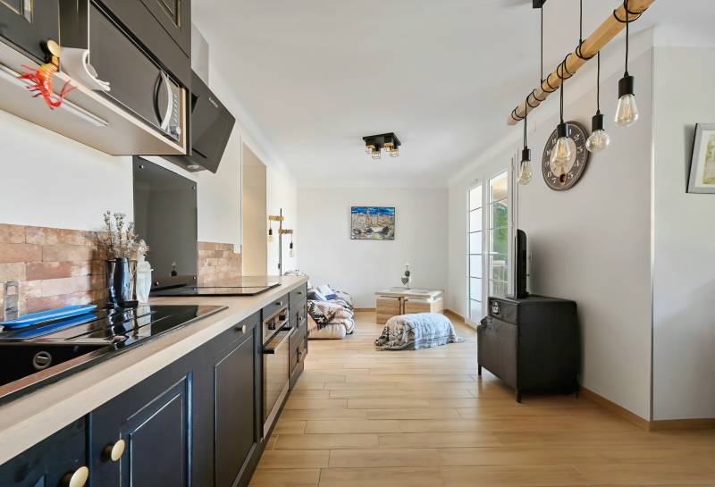 Maison en deux habitations à vendre par notre agence immobilière Sanary, à 5 minutes à pied du port