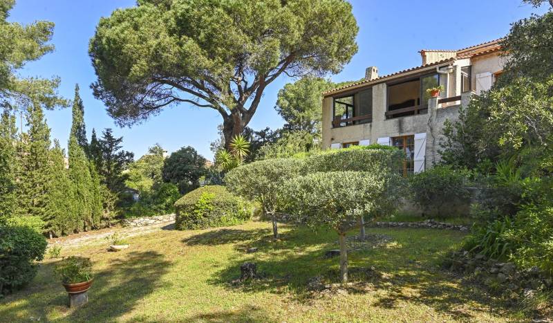 Maison avec terrain à vendre par notre agence immobilière dans le quartier six-fournais du Rayolet