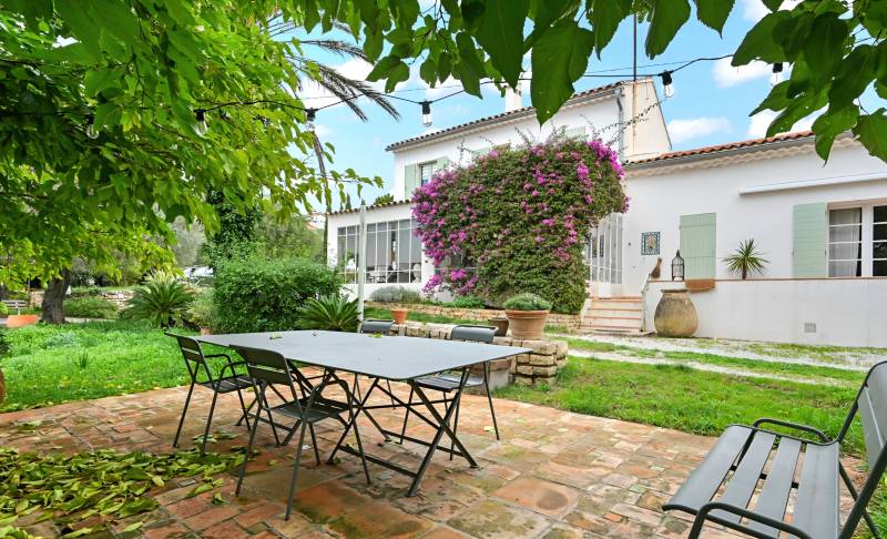 Maison de charme de 1900 à vendre par l'agence immobilière Papazian à Sanary-sur-Mer, dans le Var