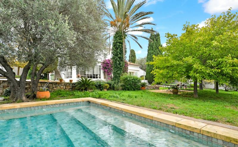 Propriété de charme avec piscine à vendre à cinq minutes en voiture du port de Sanary-sur-Mer