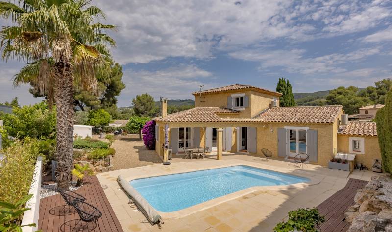 Villa d'architecte avec piscine et garage à vendre en exclusivité dans notre agence immobilière Sanary 