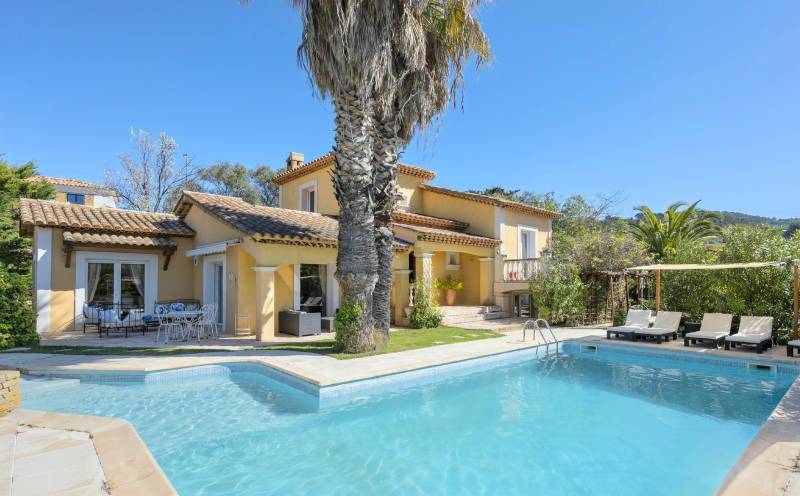 Villa d'exception avec jardin arboré et piscine en vente immobilière exclusive dans l'agence Papazian Sanary