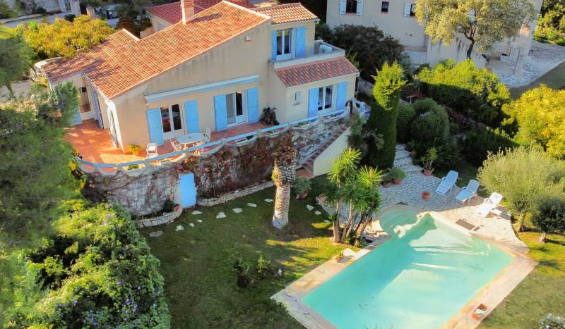 Demeure provençale avec piscine à vendre à proximité du port de Sanary, secteur les Picotières
