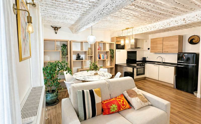 Appartement 2 pièces rénové et meublé à vendre Rue Gaillard à Sanary-sur-Mer