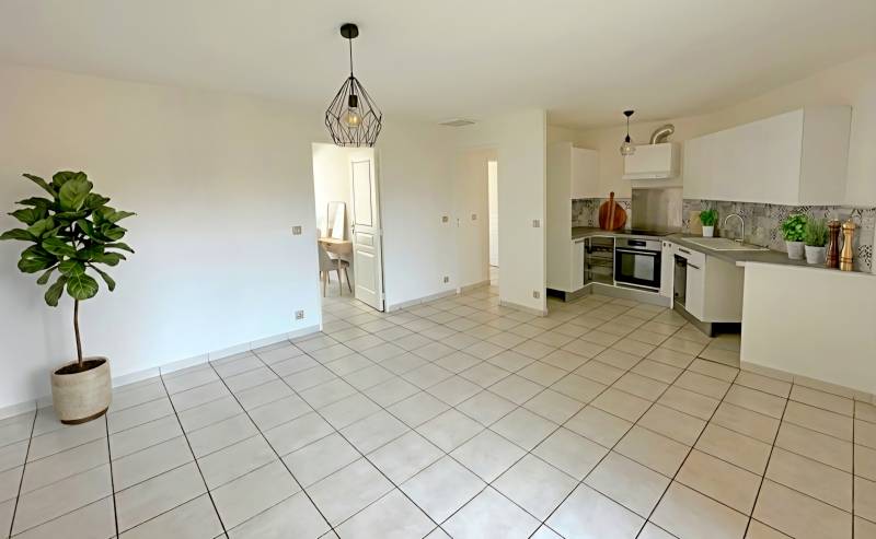 Appartement 3 pièces à vendre en plein cœur du centre-ville de Six-Fours, Rue République