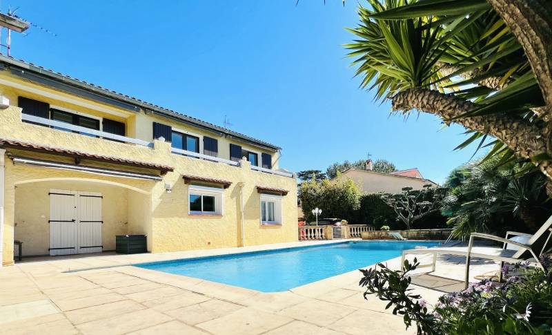 Maison 7 pièces avec piscine et garage à vendre à Six-Fours, secteur la Rocade des Playes