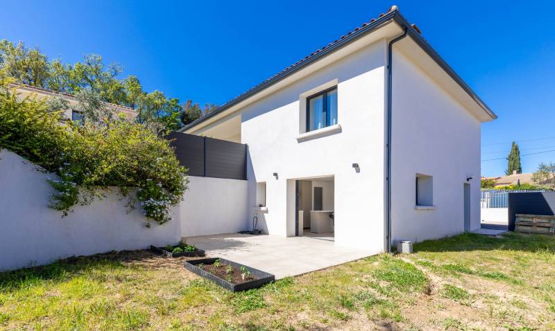 Appartement moderne type bas de villa avec jardin privatif à vendre quartier de la Lange à Sanary-sur-Mer
