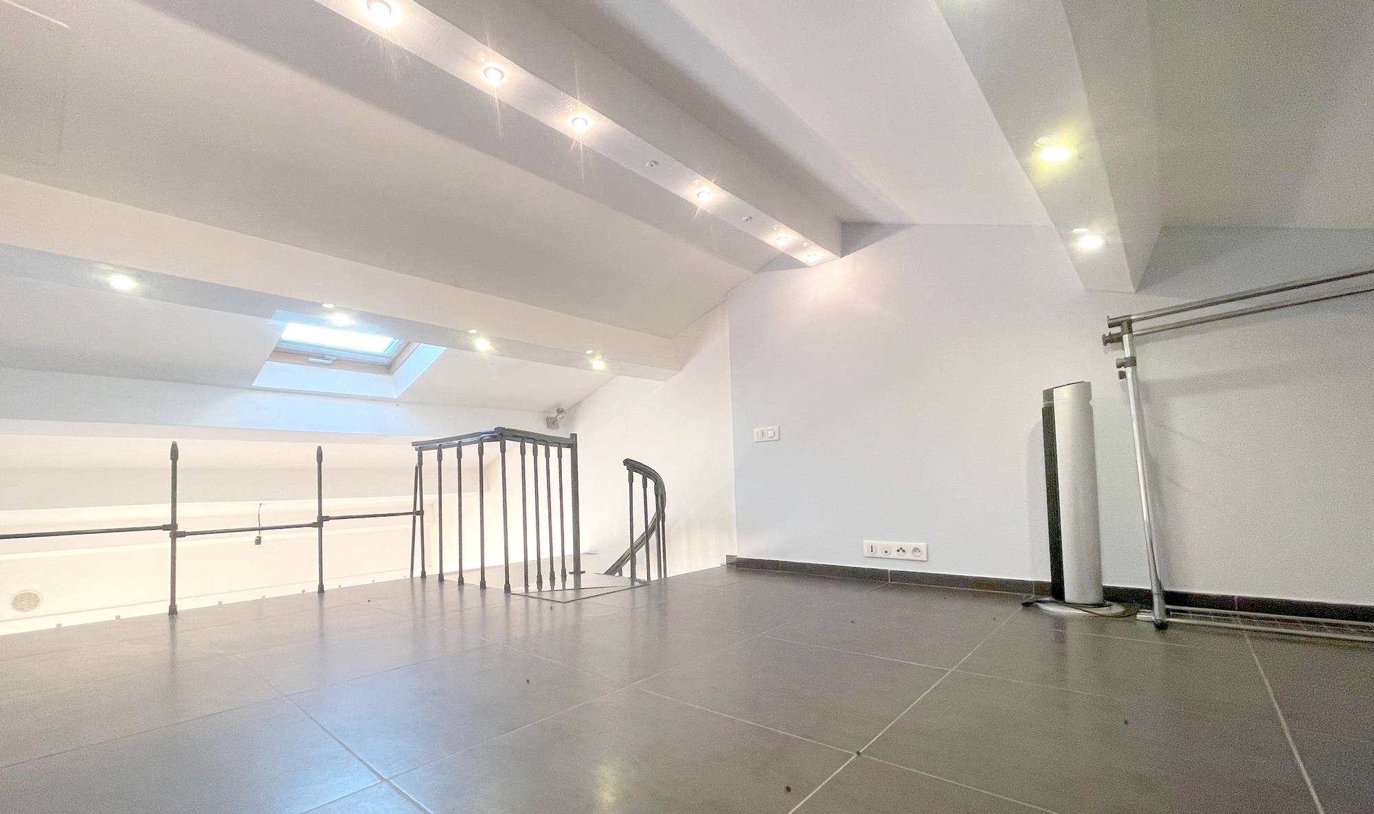 Villa club duplex avec chambre à vendre à cinq minutes à pied de la Baie de Bandol