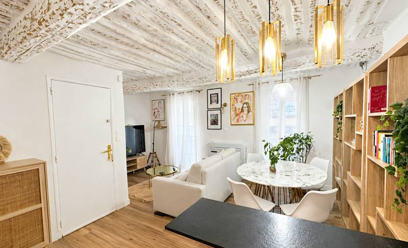 Appartement cosy dans petit immeuble de ville sanaryen des années 30 en vente dans notre agence immobilière