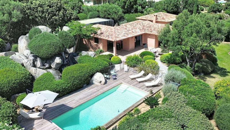 Propriété d'exception avec piscine et vue mer à vendre secteur Pinarello en Corse du Sud