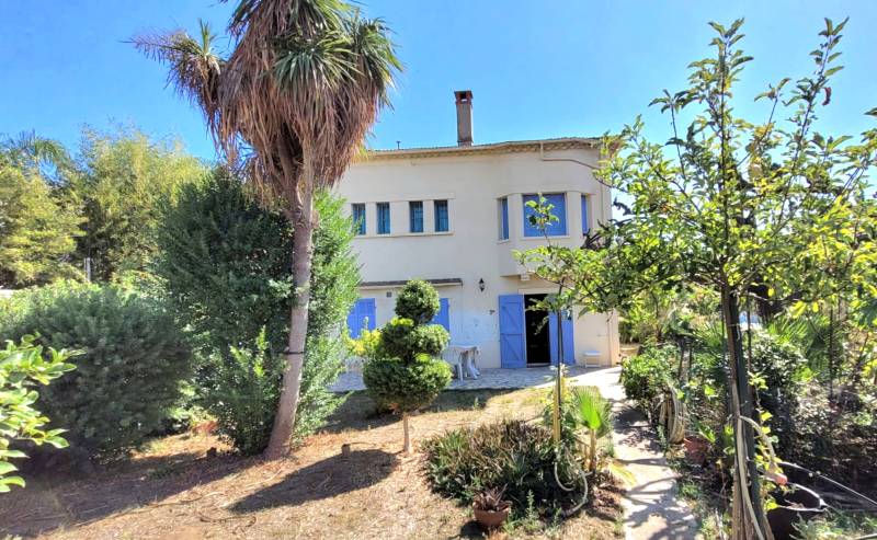 Propriété divisée en deux appartements à vendre en exclusivité par notre agence immobilière