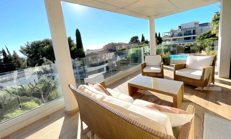 Appartement d'exception avec grande terrasse à vendre dans le quartier résidentiel de l'Escourche à Bandol