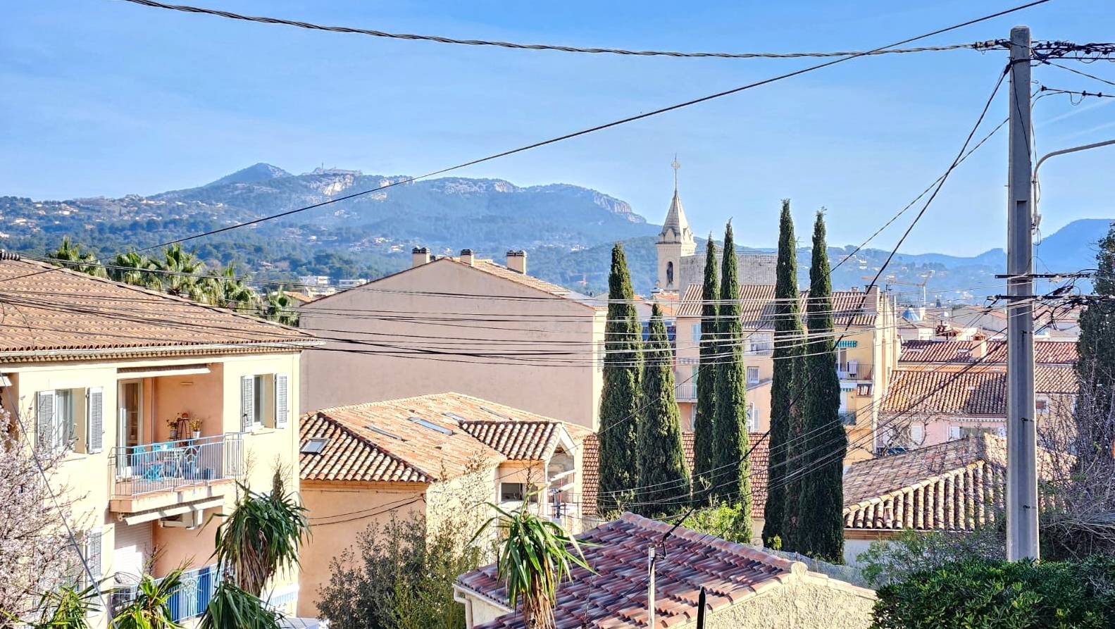 Vue sur le clocher de l'Eglise Saint-Nazaire de Sanary