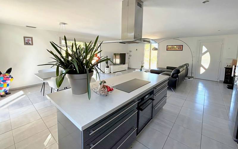 Propriété en excellent état avec des prestations de qualité à vendre au village du Beausset