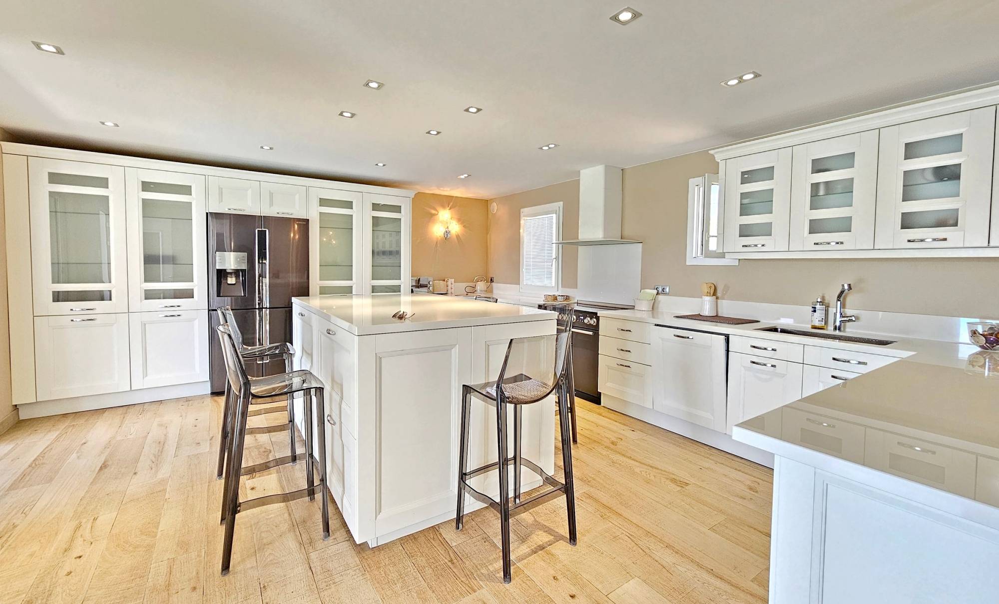 Maison 8 pièces intégralement rénovée à vendre par notre agence immobilière
