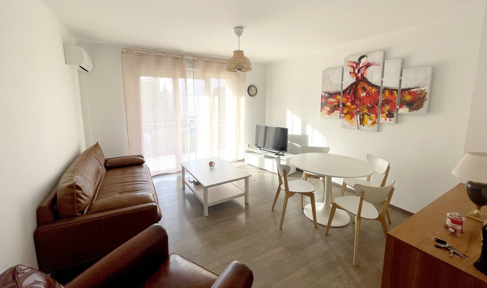 Appartement rénové et climatisé à vendre dans le centre-ville de Six-Fours