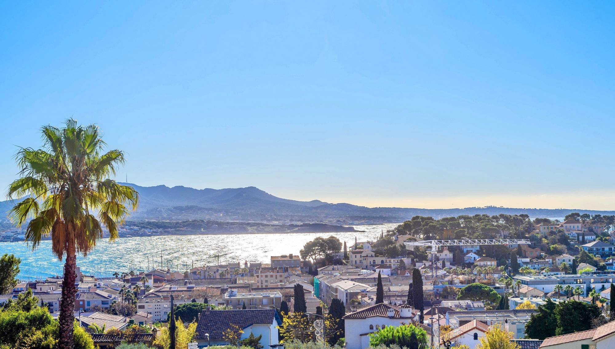Appartement toit-terrasse avec une jolie vue mer à vendre sur la Côte d'Azur