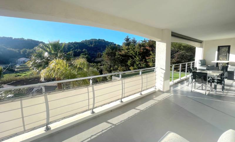 Maison avec garage, pool house et terrain de pétanque à vendre à Bandol