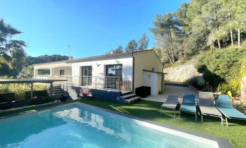 Maison 4 façades dans un cadre naturel à vendre par notre agence immobilière à Bandol