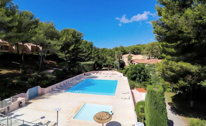 Appartement à vendre dans la résidence avec piscine 