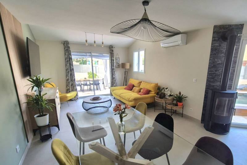 Maison 4 pièces rénovée et modernisée avec des prestations de qualité est à vendre Rue de Bouillibaye, 83140 Six-Fours-les-Plages