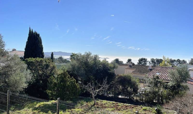 Maison de plain-pied à rénover avec vue mer à vendre Rue de Madagascar à Bandol