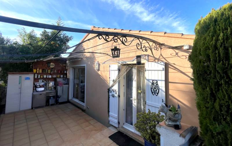 Maison d'habitation individuelle avec appartement indépendant à vendre par notre agence immobilière Rue du Col d'Artaud