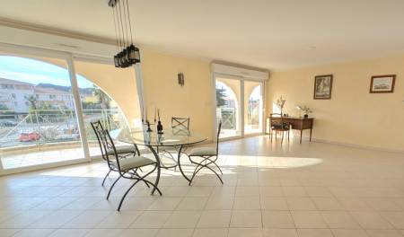 Notre zone d'activité pour ce service A vendre appartement T3 dans résidence avec piscine